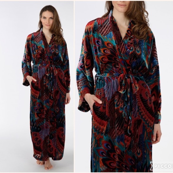 Christine Other - Christine Gatsby Velvet Robe